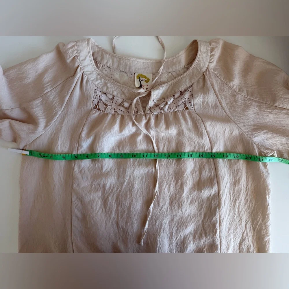 Fig and Flower Beige Lace Crochet 3/4 sleeve Blouse Women’s Size Large - Picture 10 of 10